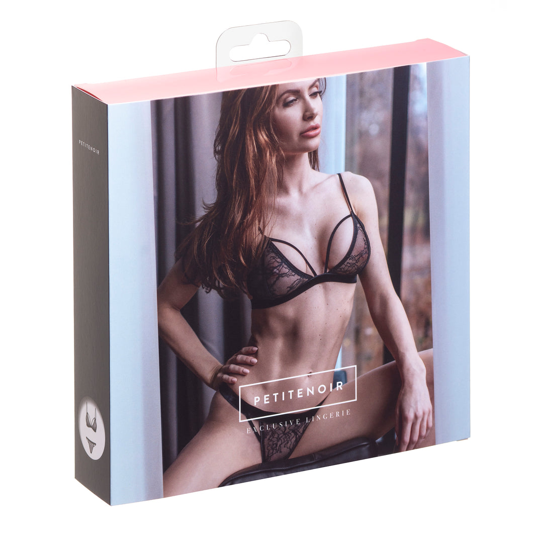 Set of lace bralette and thong